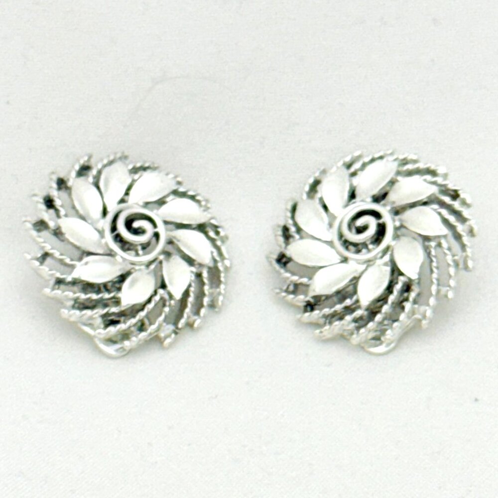 Vintage Lisner Bright Silver Tone Floral Clip Earring - Signed - Circa 1938-1959